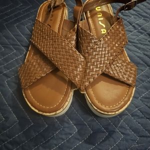 Size 8 Unisa                                 Brown Criss Cross Braided Sandal